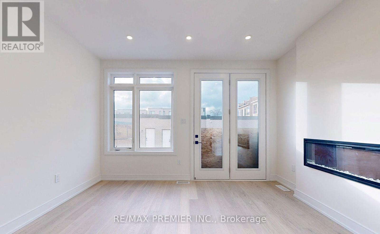 208 Mcroberts Avenue, Toronto, Ontario  M6E 4P5 - Photo 14 - W13044976