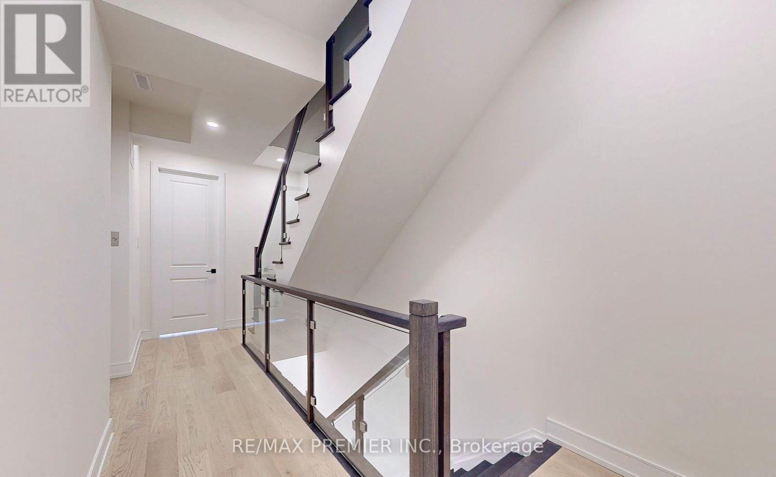 208 Mcroberts Avenue, Toronto, Ontario  M6E 4P5 - Photo 28 - W13044976