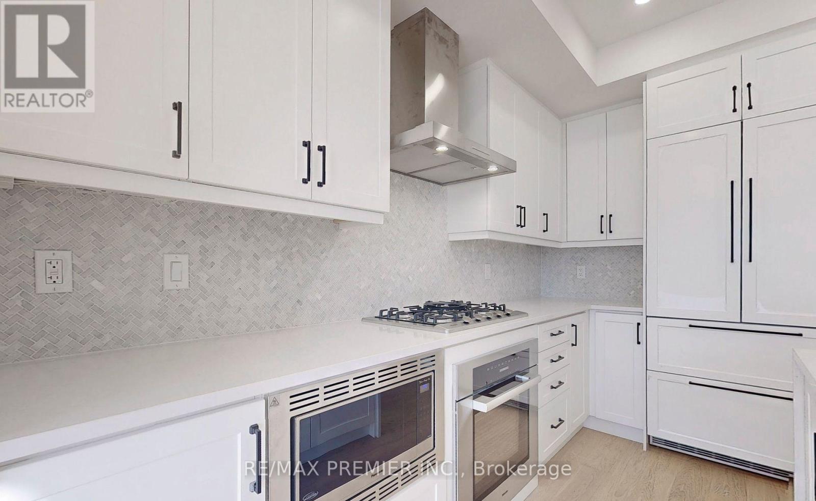 208 Mcroberts Avenue, Toronto, Ontario  M6E 4P5 - Photo 12 - W13044976