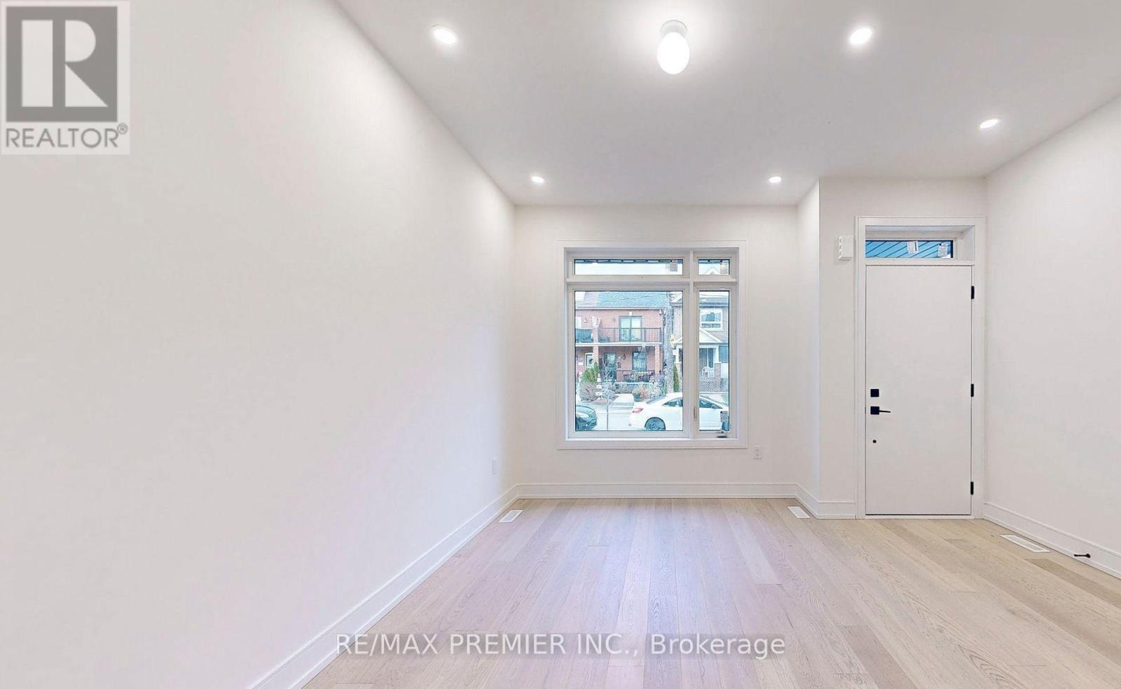 208 Mcroberts Avenue, Toronto, Ontario  M6E 4P5 - Photo 6 - W13044976