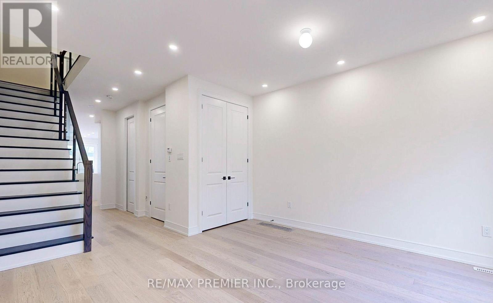 208 Mcroberts Avenue, Toronto, Ontario  M6E 4P5 - Photo 4 - W13044976