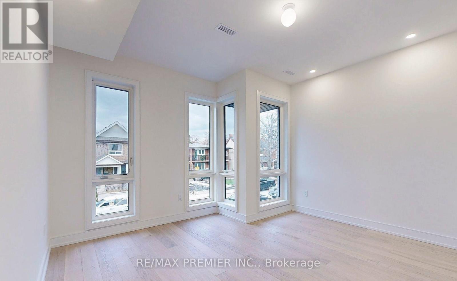 208 Mcroberts Avenue, Toronto, Ontario  M6E 4P5 - Photo 23 - W13044976