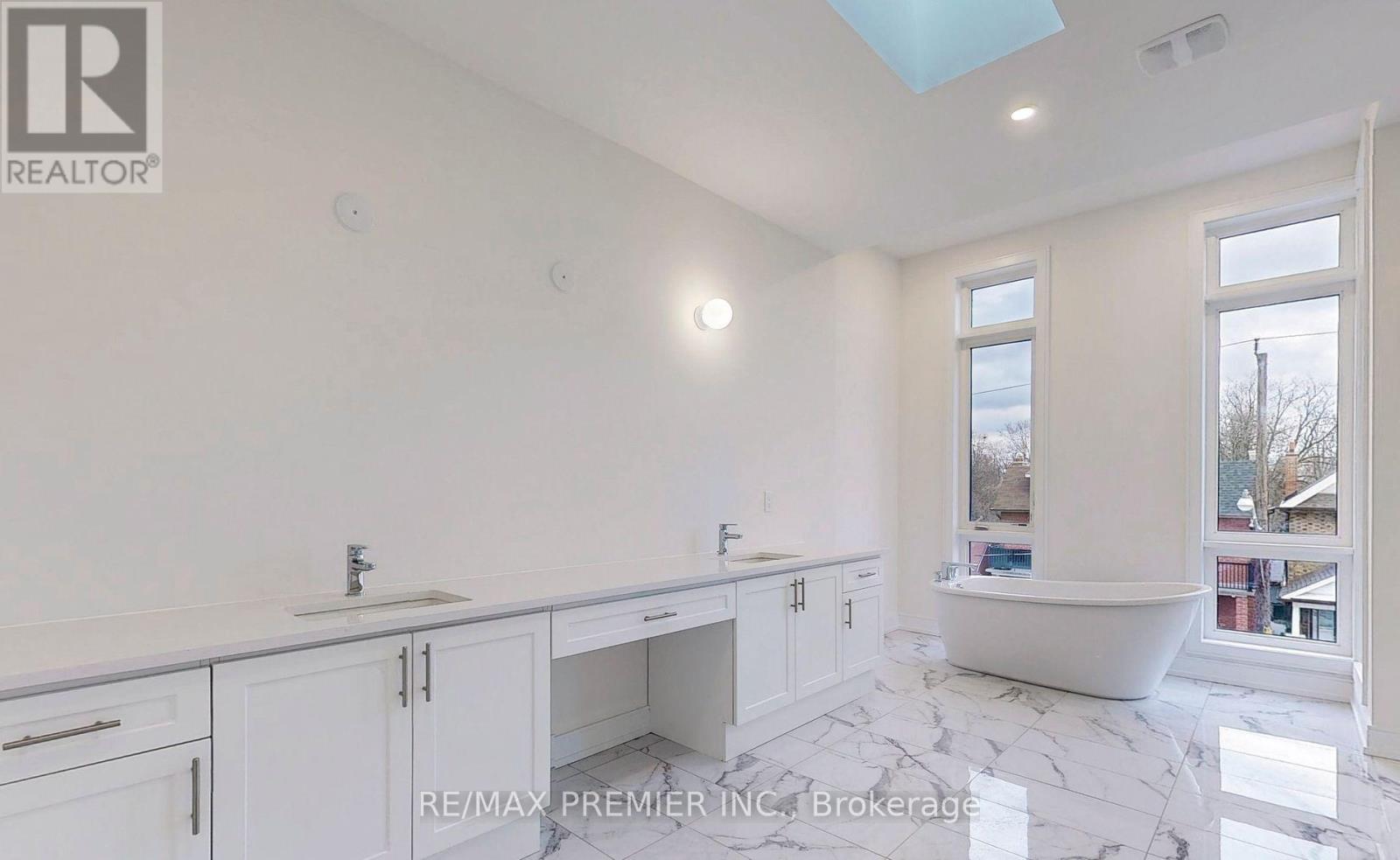 208 Mcroberts Avenue, Toronto, Ontario  M6E 4P5 - Photo 34 - W13044976