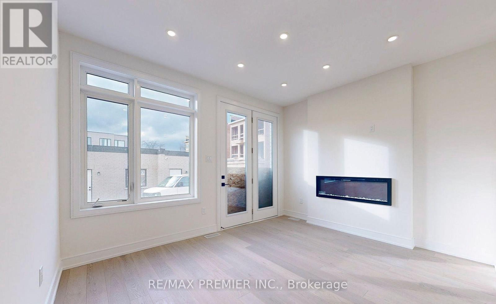 208 Mcroberts Avenue, Toronto, Ontario  M6E 4P5 - Photo 15 - W13044976