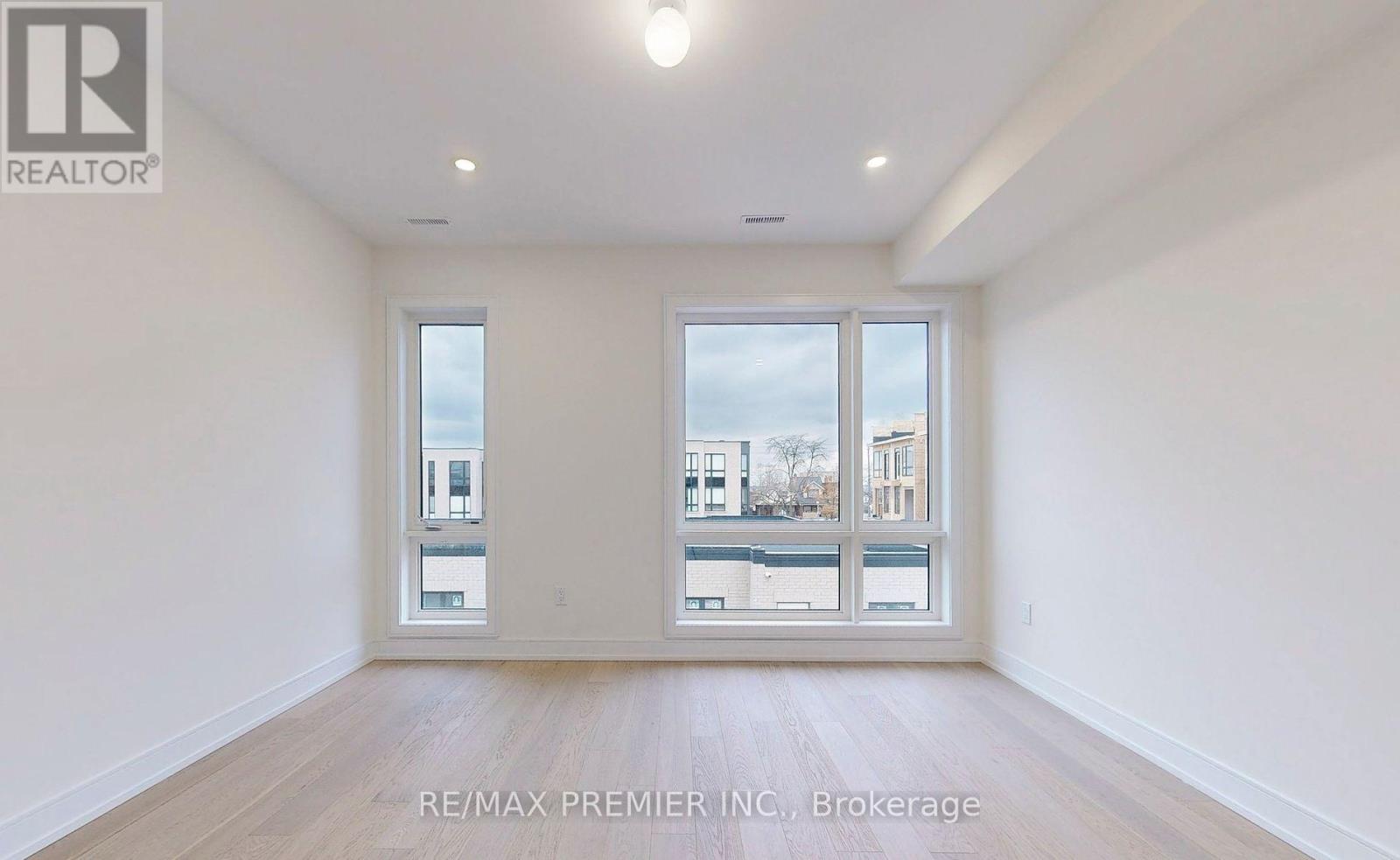 208 Mcroberts Avenue, Toronto, Ontario  M6E 4P5 - Photo 20 - W13044976