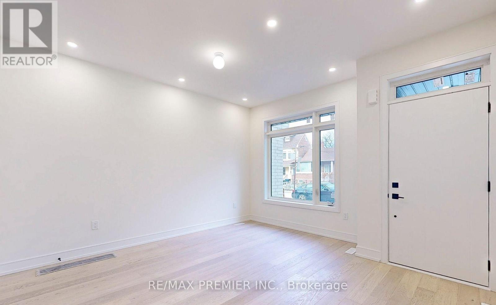 208 Mcroberts Avenue, Toronto, Ontario  M6E 4P5 - Photo 7 - W13044976