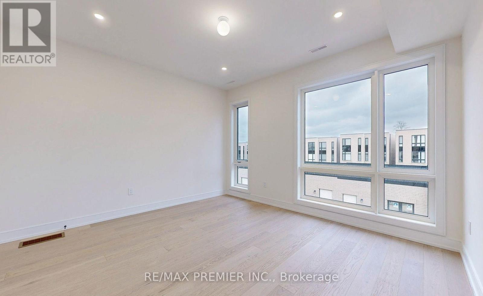 208 Mcroberts Avenue, Toronto, Ontario  M6E 4P5 - Photo 19 - W13044976