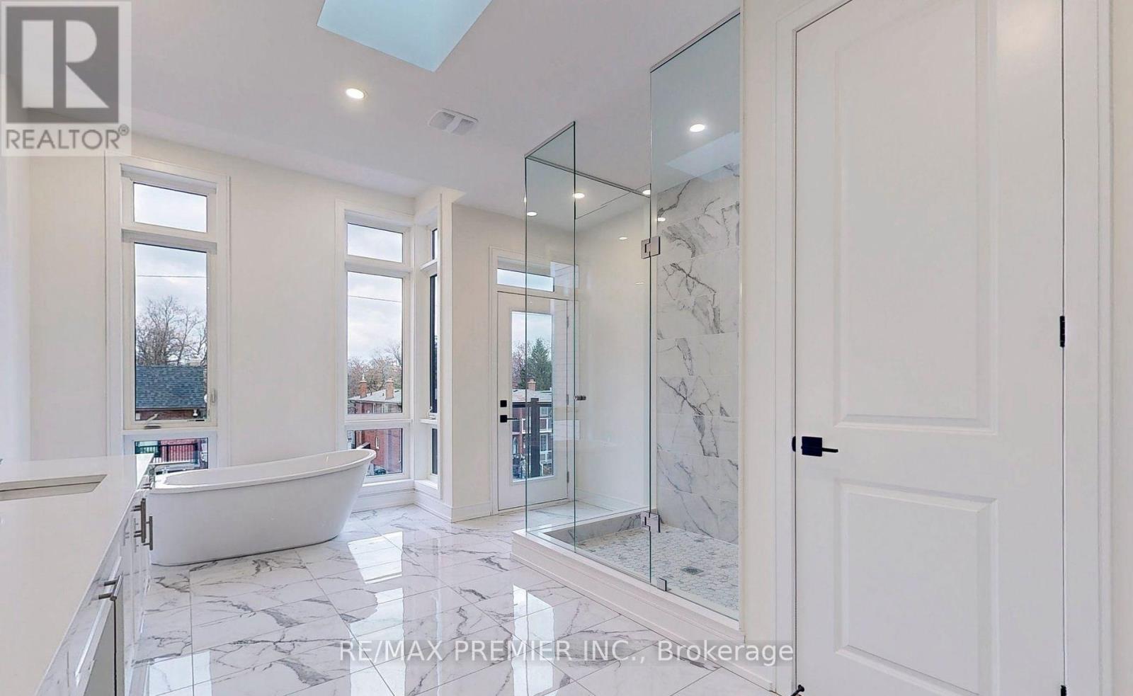 208 Mcroberts Avenue, Toronto, Ontario  M6E 4P5 - Photo 33 - W13044976