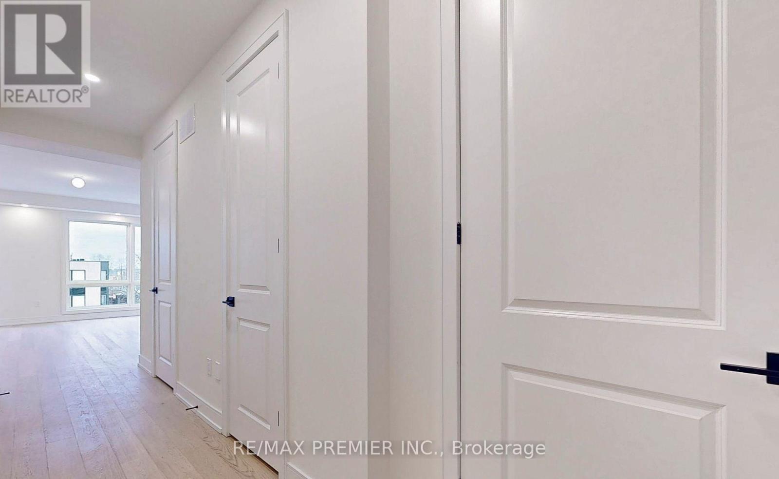 208 Mcroberts Avenue, Toronto, Ontario  M6E 4P5 - Photo 32 - W13044976