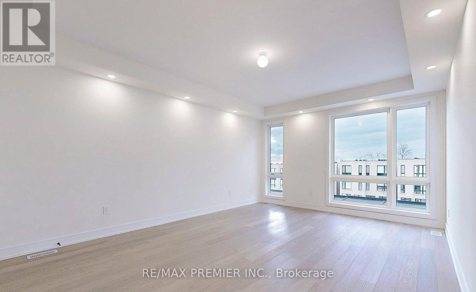 208 Mcroberts Avenue, Toronto, Ontario  M6E 4P5 - Photo 29 - W13044976