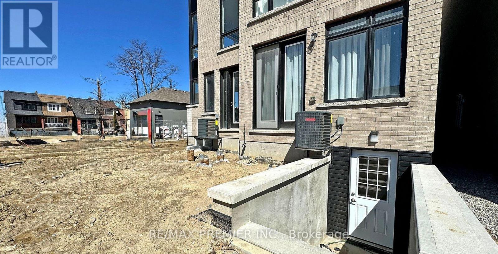 Lower - 208 Mcroberts Avenue W, Toronto, Ontario  M6E 4P5 - Photo 19 - W13044448