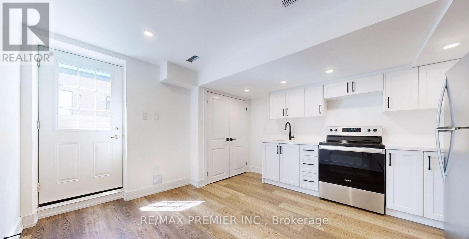 Lower - 208 Mcroberts Avenue W, Toronto, Ontario  M6E 4P5 - Photo 3 - W13044448