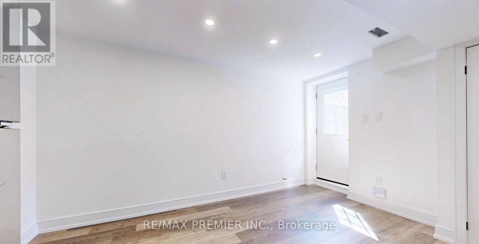 Lower - 208 Mcroberts Avenue W, Toronto, Ontario  M6E 4P5 - Photo 10 - W13044448