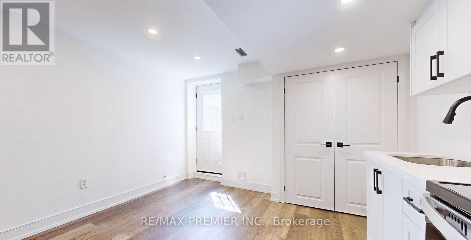 Lower - 208 Mcroberts Avenue W, Toronto, Ontario  M6E 4P5 - Photo 9 - W13044448