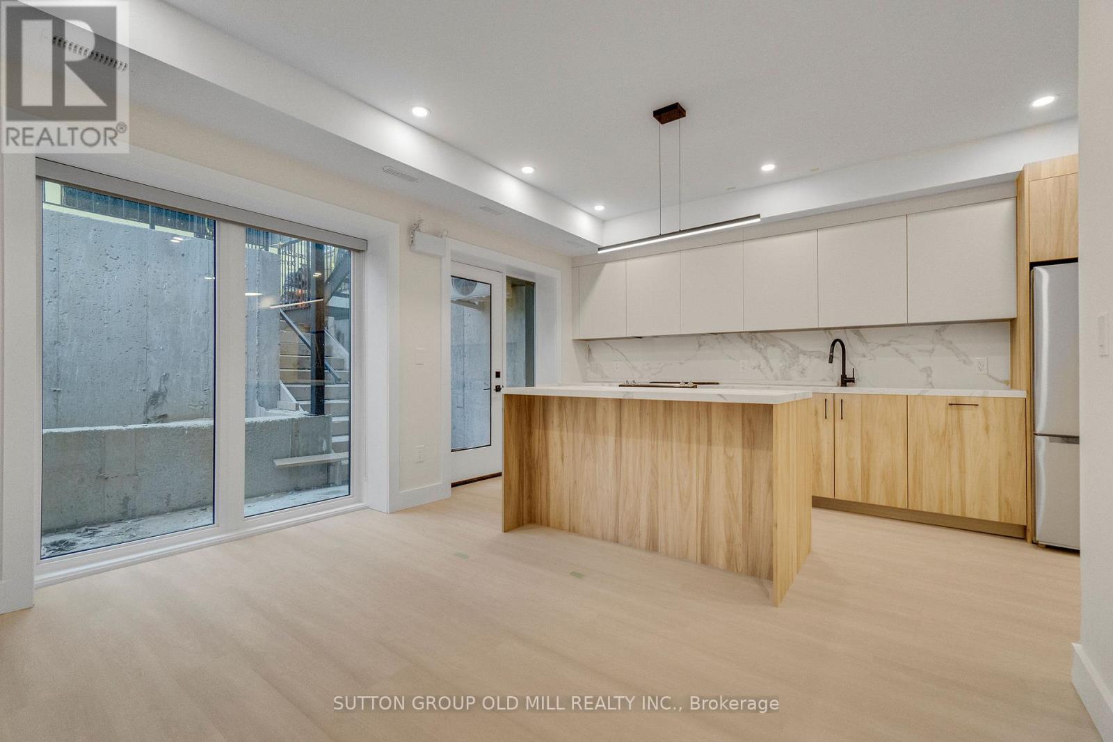 01 - 625 Harvie Avenue, Toronto, Ontario  M6E 4M4 - Photo 10 - W12701692