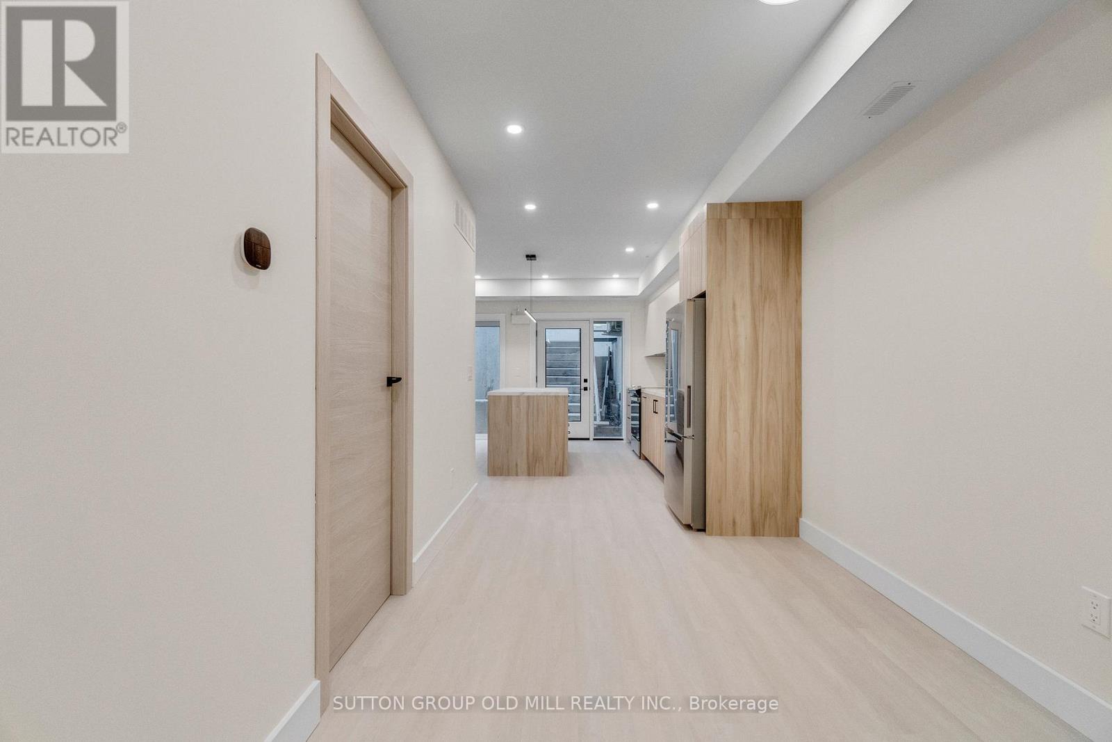 01 - 625 Harvie Avenue, Toronto, Ontario  M6E 4M4 - Photo 2 - W12701692