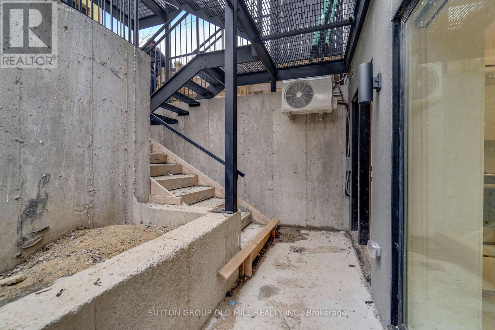 01 - 625 Harvie Avenue, Toronto, Ontario  M6E 4M4 - Photo 30 - W12701692