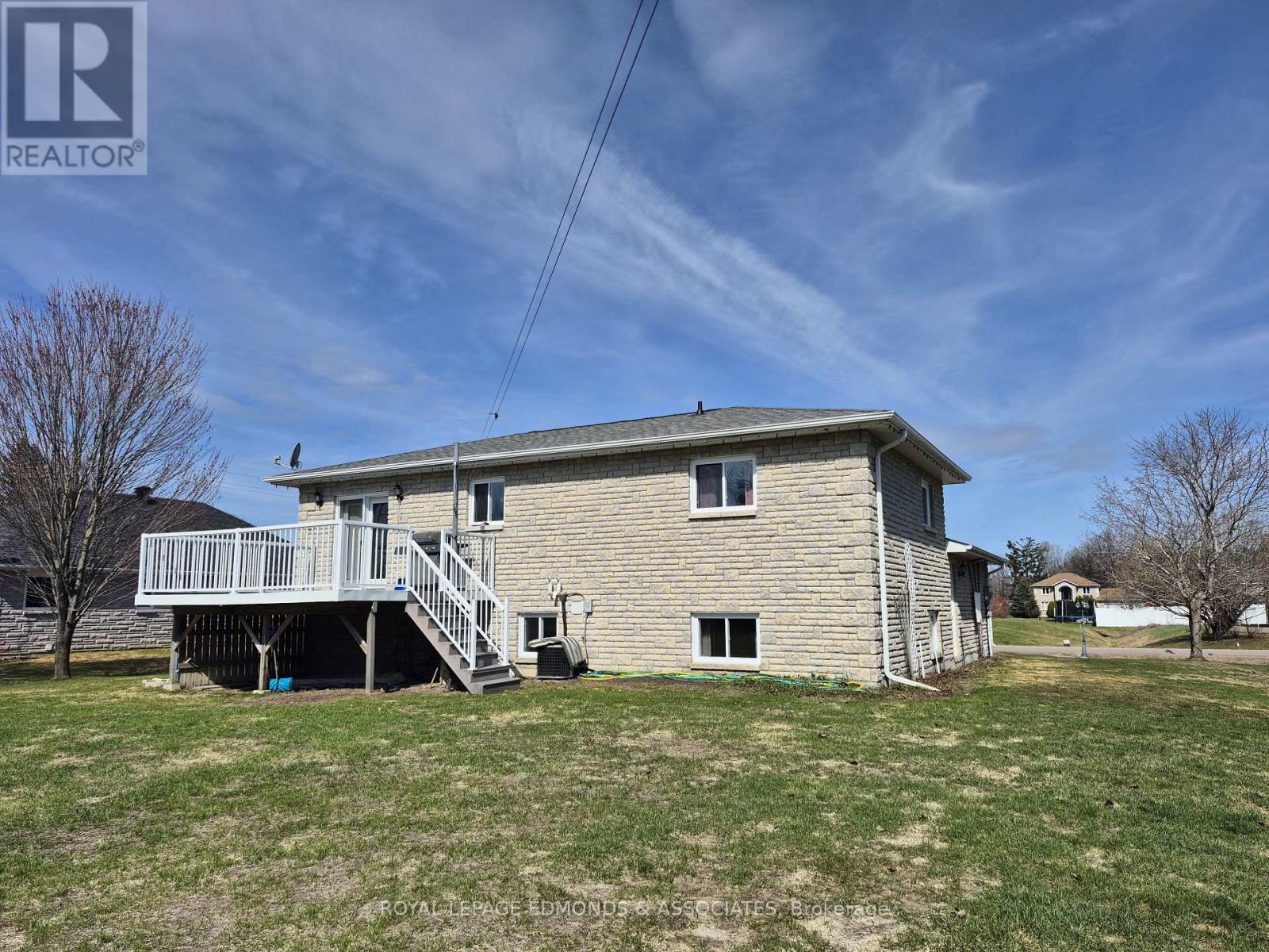 89 Rivercrest Dr. Drive, Laurentian Valley, Ontario  K8A 6W4 - Photo 3 - X12850492