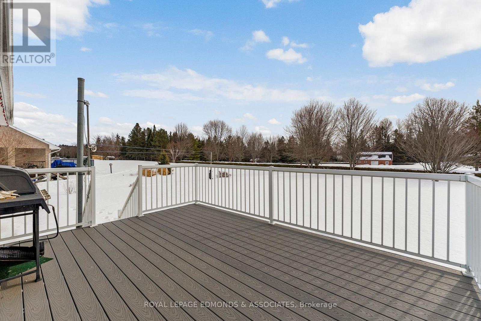 89 Rivercrest Dr. Drive, Laurentian Valley, Ontario  K8A 6W4 - Photo 7 - X12850492