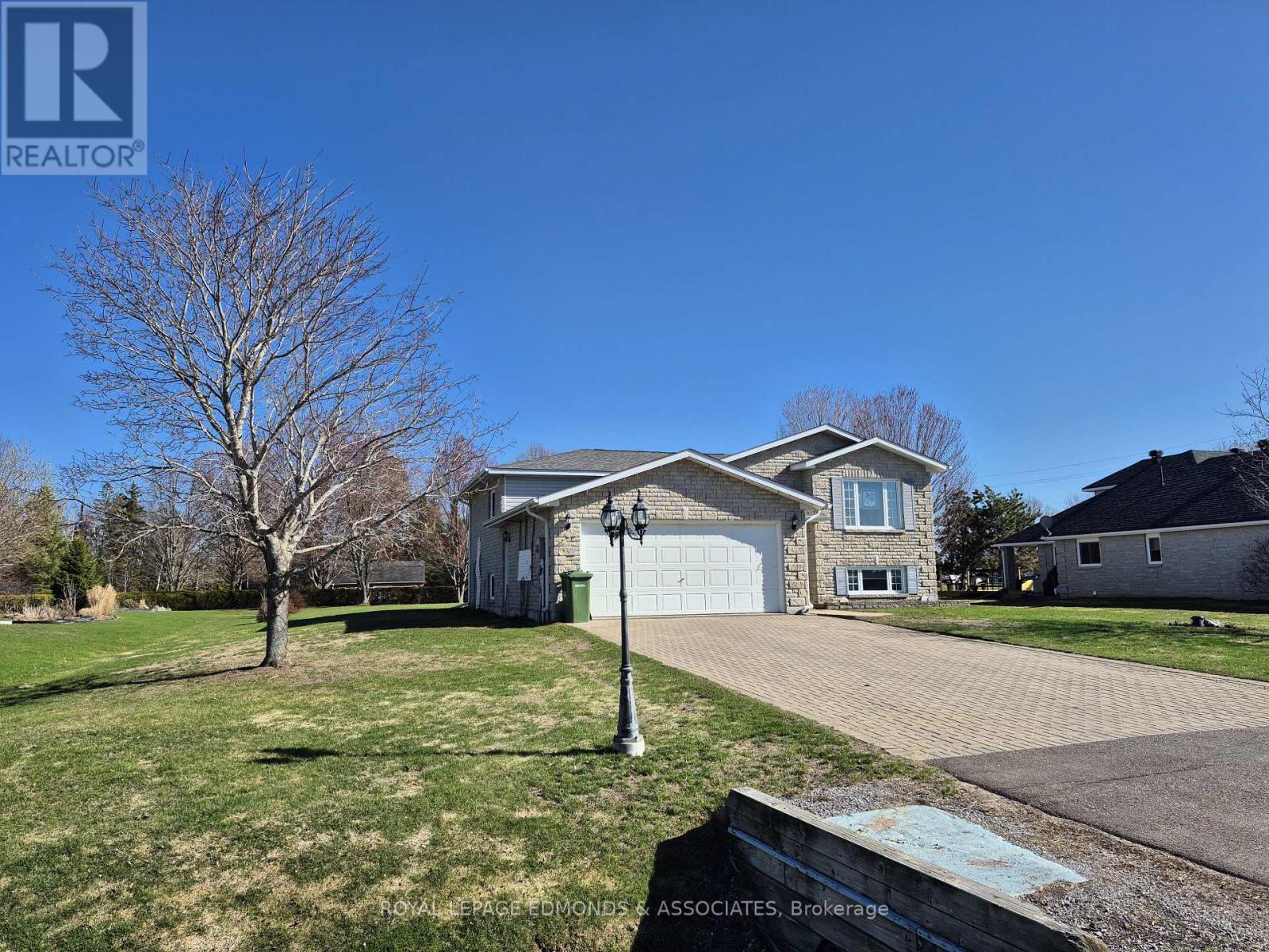 89 Rivercrest Dr. Drive, Laurentian Valley, Ontario  K8A 6W4 - Photo 2 - X12850492