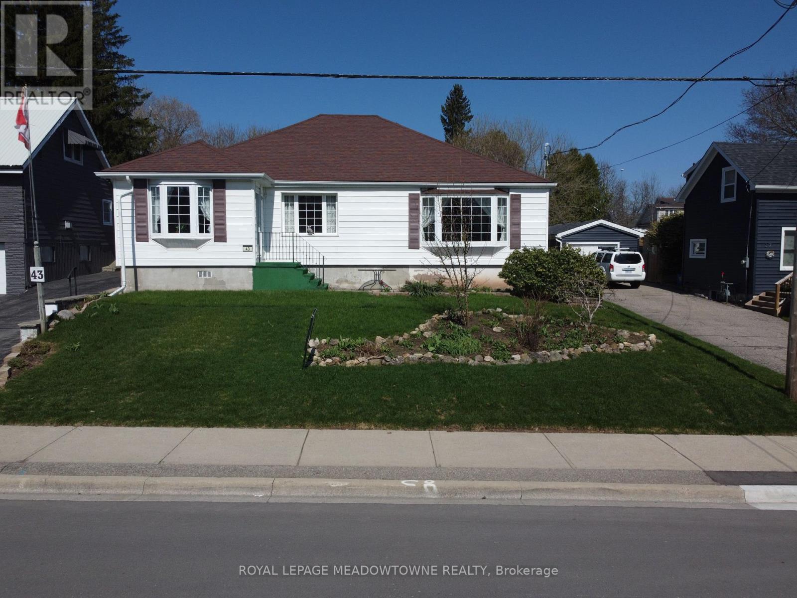 43 Cobblehill Road, Halton Hills, Ontario  L7J 1P1 - Photo 2 - W12893204