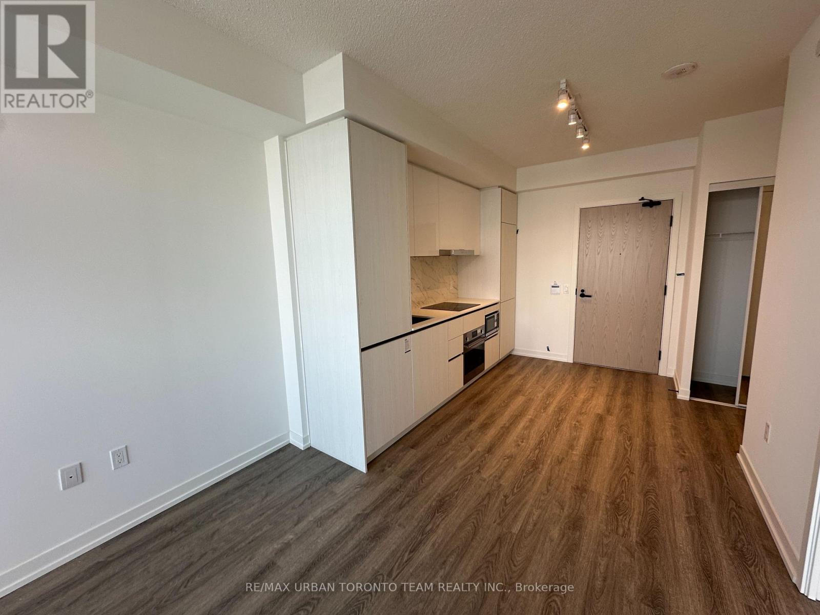 5703 - 8 Interchange Way, Vaughan, Ontario  L4K 5Z7 - Photo 5 - N13045558