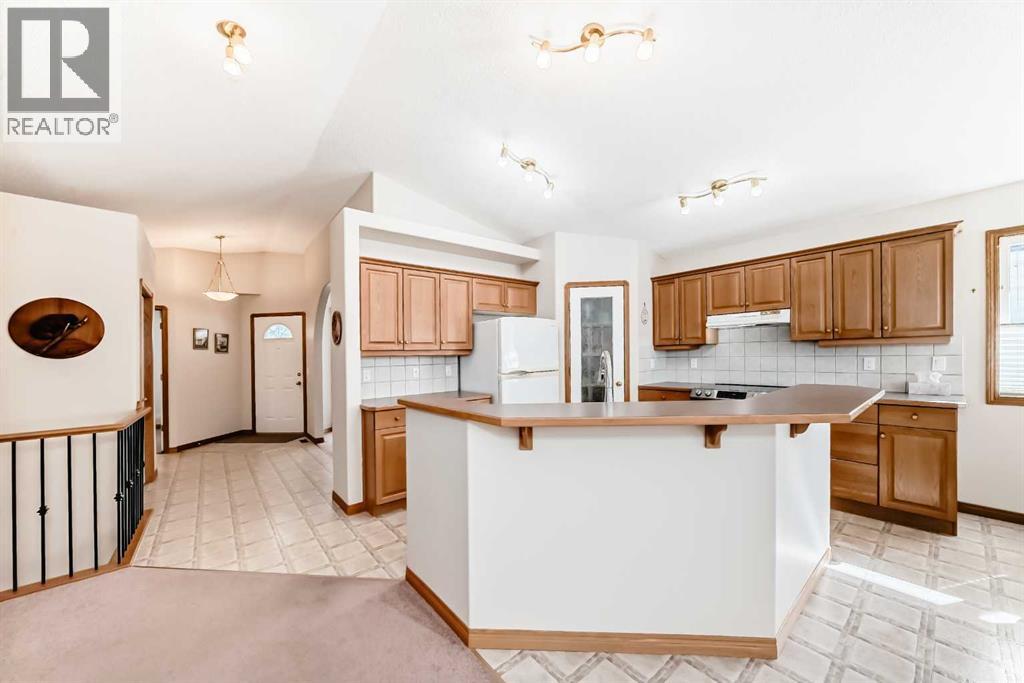 220 Rocky Ridge Villas NW, Calgary, Alberta  T3G 4R3 - Photo 8 - A2297086