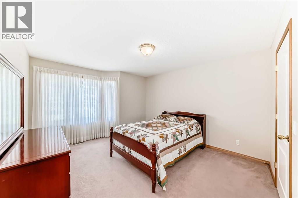 220 Rocky Ridge Villas NW, Calgary, Alberta  T3G 4R3 - Photo 17 - A2297086