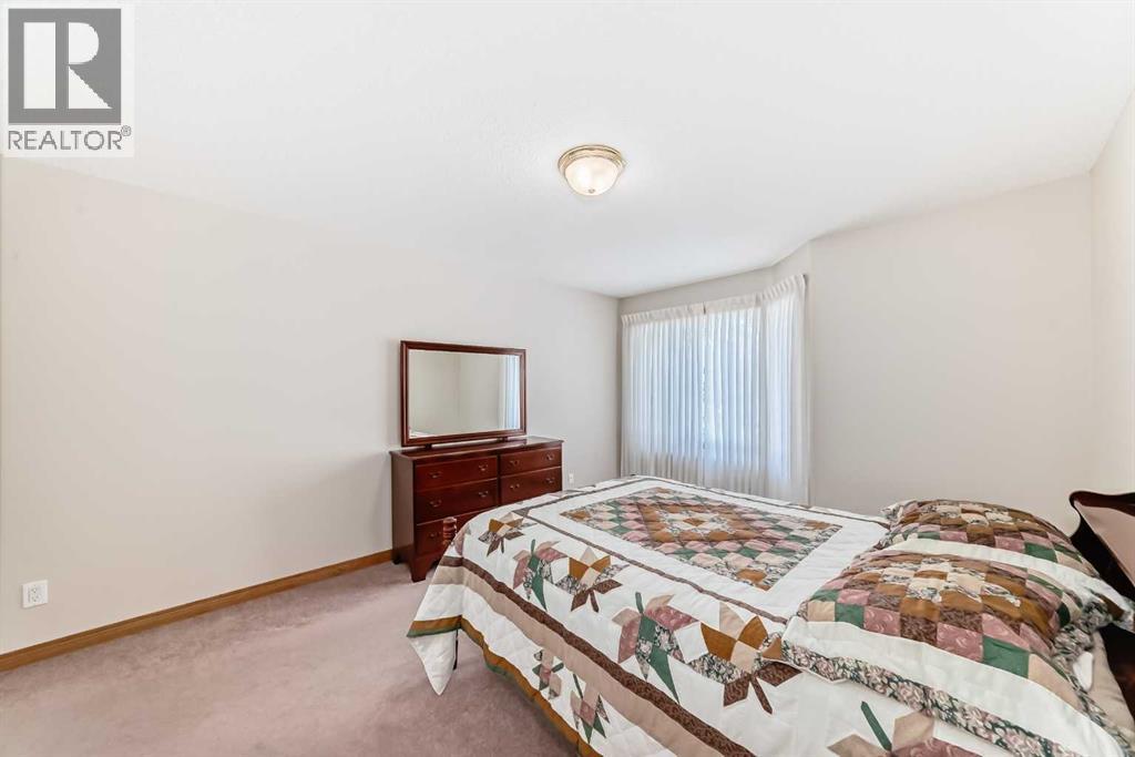 220 Rocky Ridge Villas NW, Calgary, Alberta  T3G 4R3 - Photo 18 - A2297086