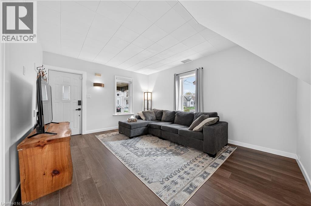 62 Louisa Street, St. Catharines, Ontario  L2R 2J8 - Photo 6 - 40822257