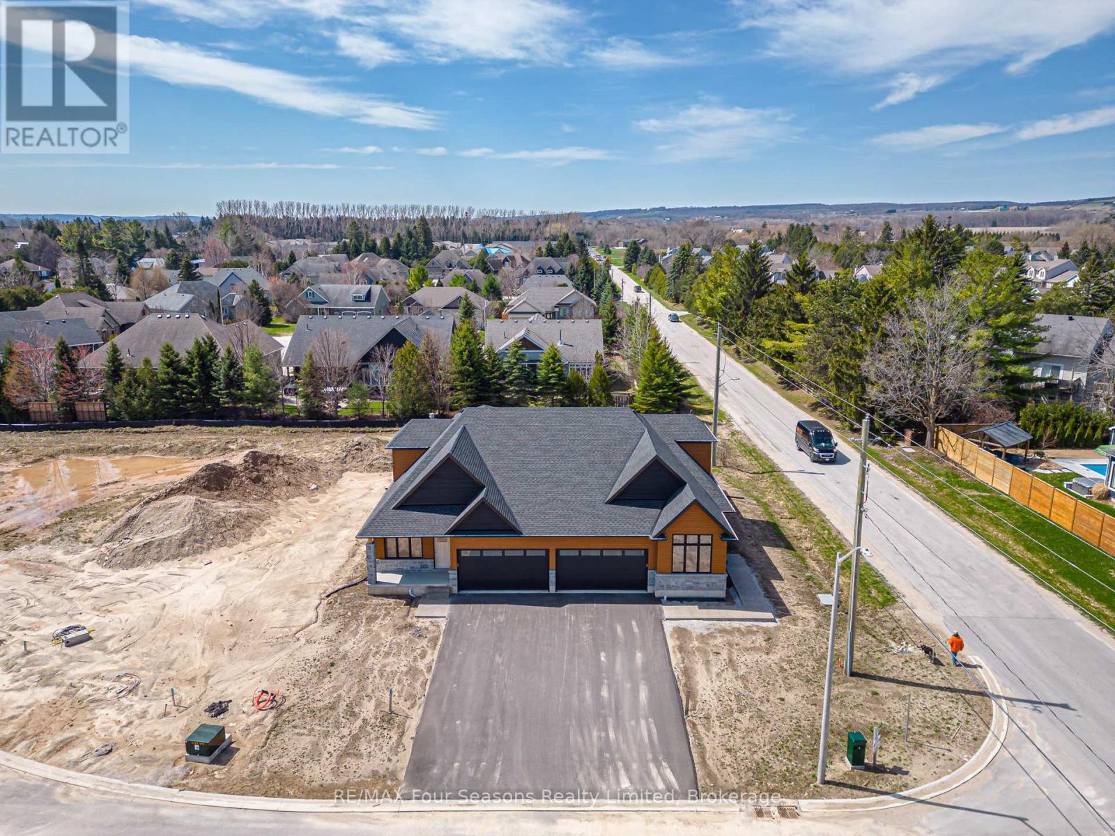 3 Boynton Court, Blue Mountains, Ontario  N0H 2P0 - Photo 2 - X12968090