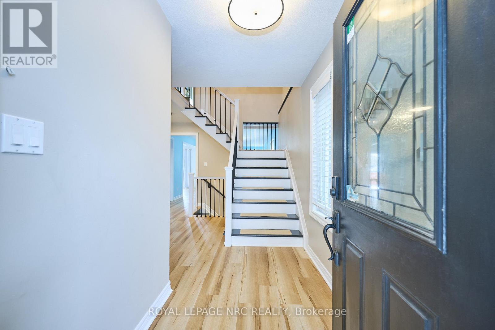 6556 Mary Drive, Niagara Falls, Ontario  L2H 0B5 - Photo 3 - X12847462