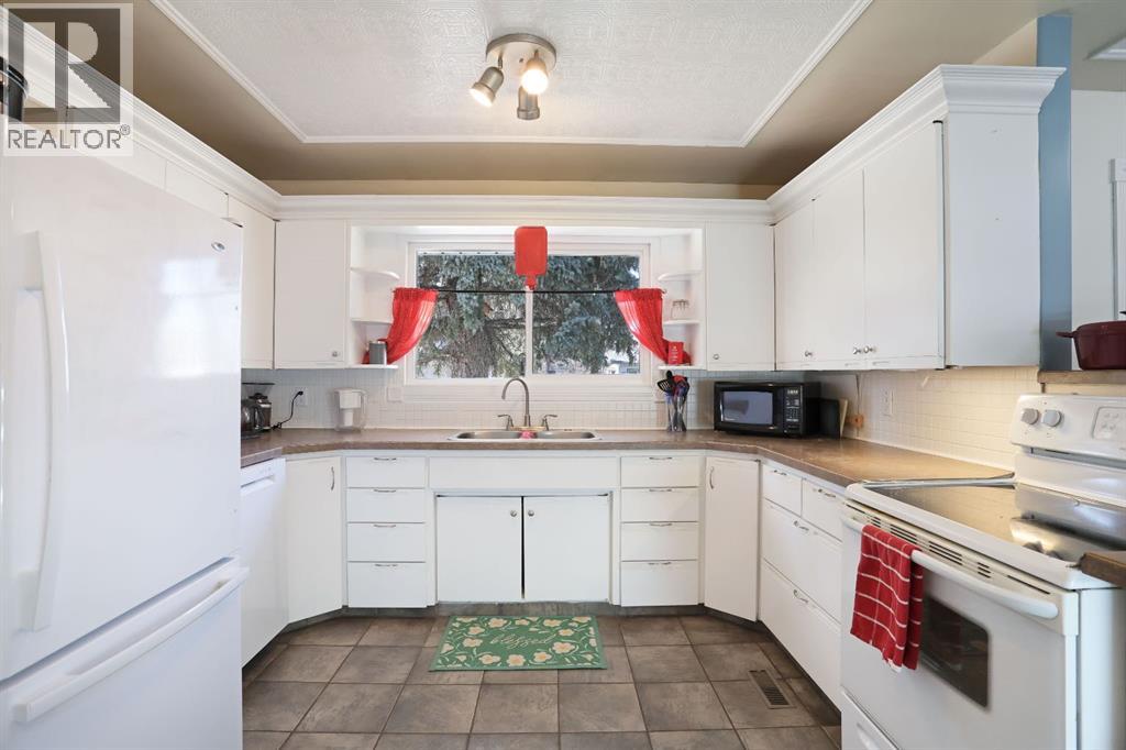 215 1 Street E, Duchess, Alberta  T0J 0Z0 - Photo 5 - A2304176