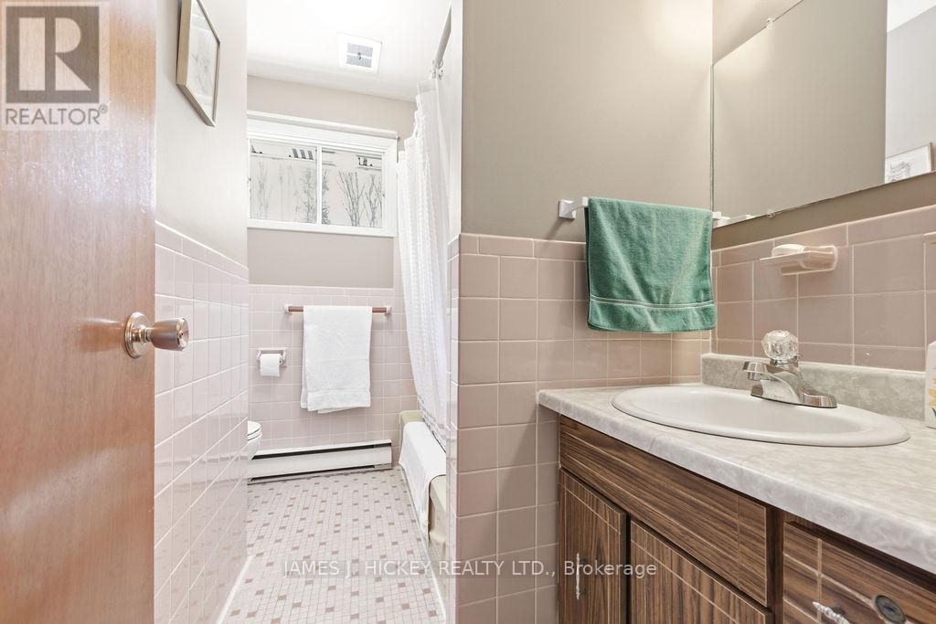 7 Martin Street, Laurentian Hills, Ontario  K0J 1J0 - Photo 16 - X12955880