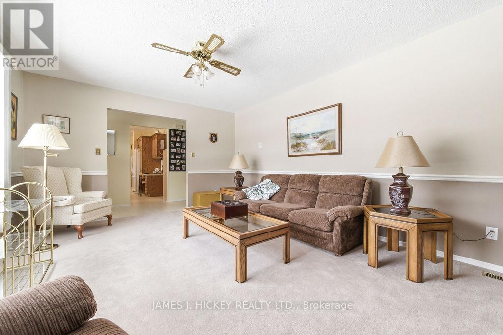 7 Martin Street, Laurentian Hills, Ontario  K0J 1J0 - Photo 12 - X12955880