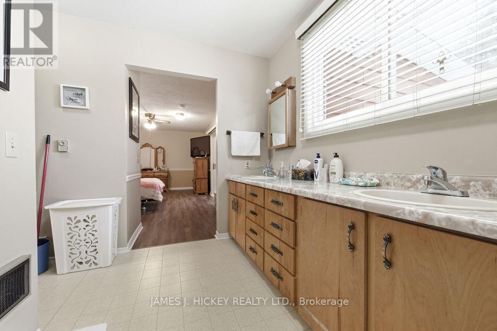 7 Martin Street, Laurentian Hills, Ontario  K0J 1J0 - Photo 19 - X12955880