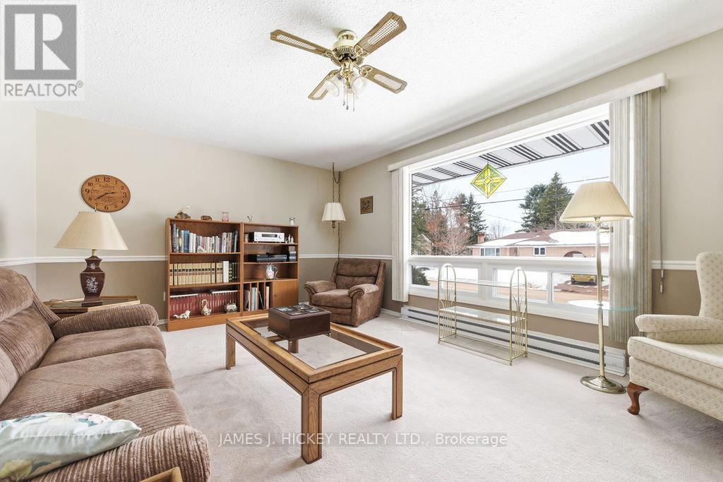 7 Martin Street, Laurentian Hills, Ontario  K0J 1J0 - Photo 13 - X12955880