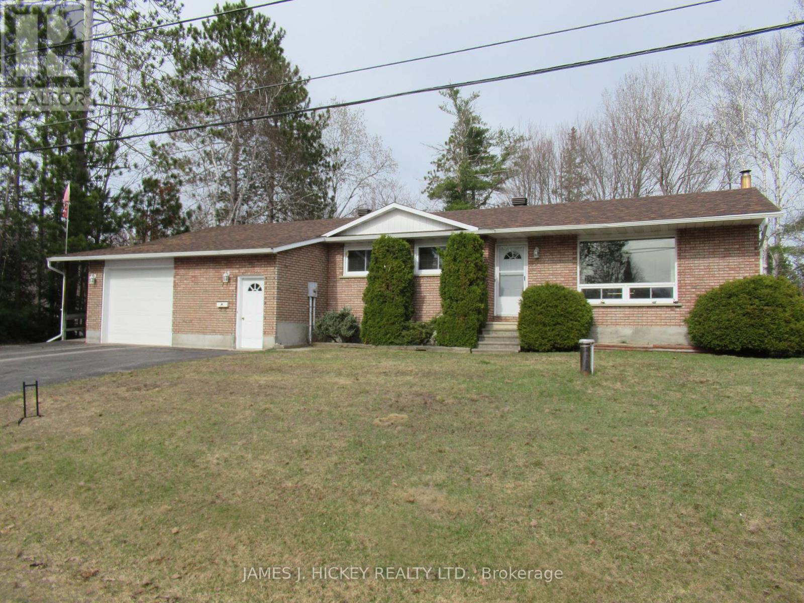 7 Martin Street, Laurentian Hills, Ontario  K0J 1J0 - Photo 1 - X12955880