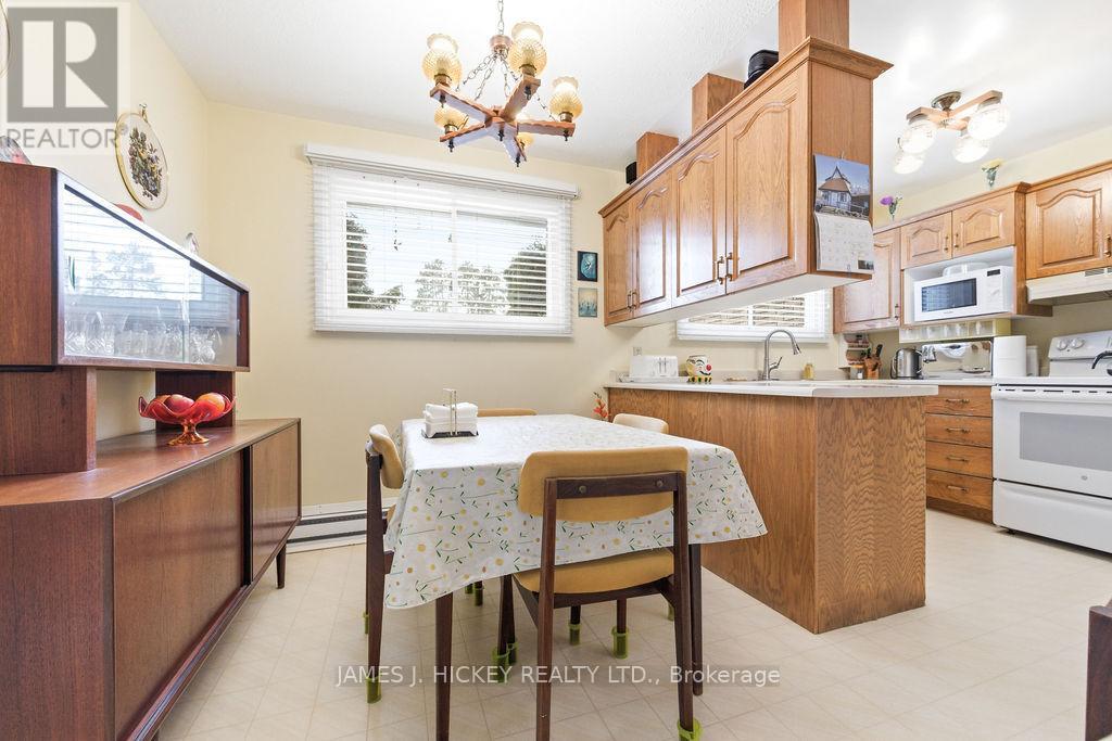 7 Martin Street, Laurentian Hills, Ontario  K0J 1J0 - Photo 6 - X12955880