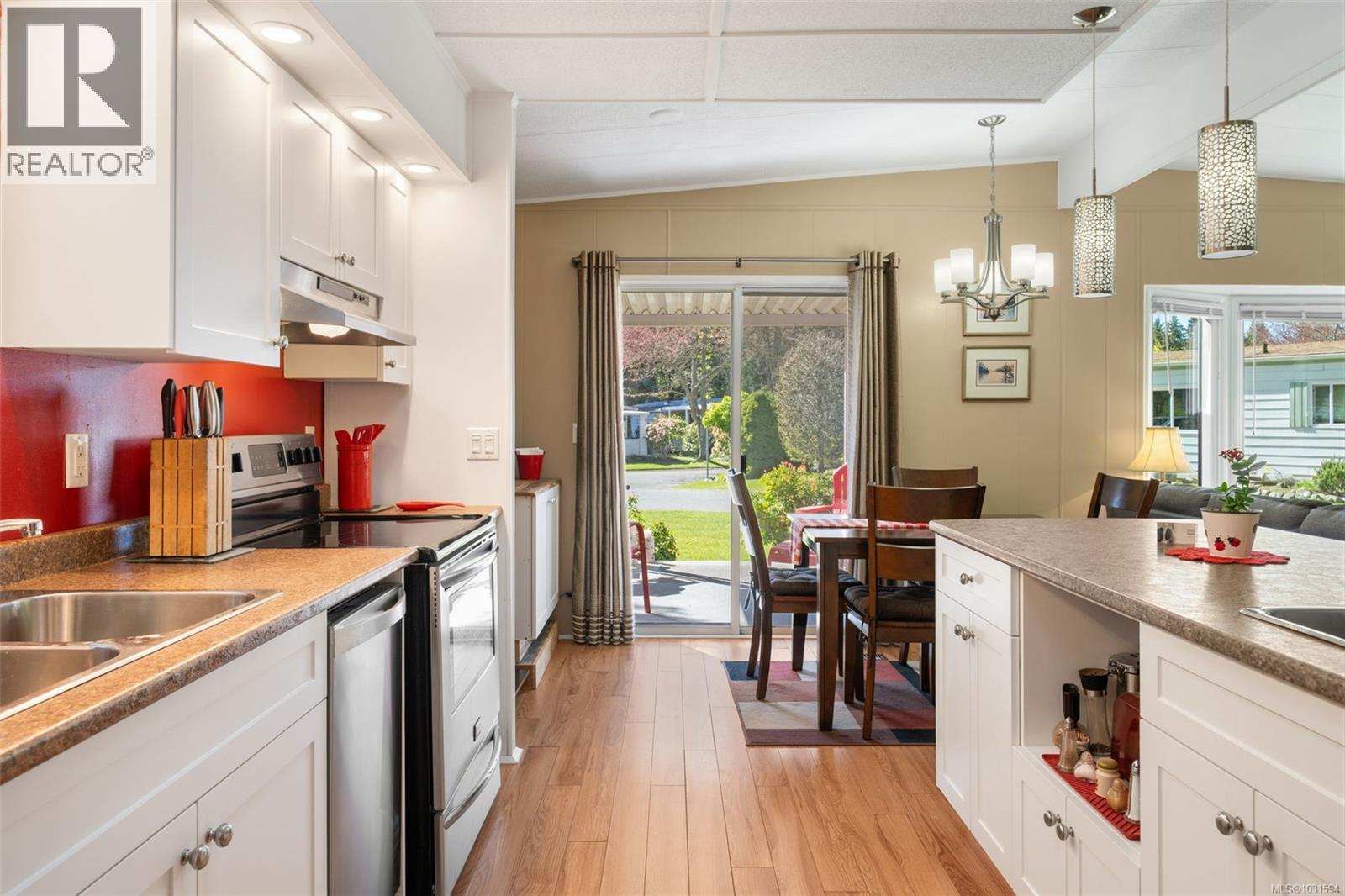 2129 Summergate Blvd, Sidney, British Columbia  V8L 4K9 - Photo 11 - 1031594