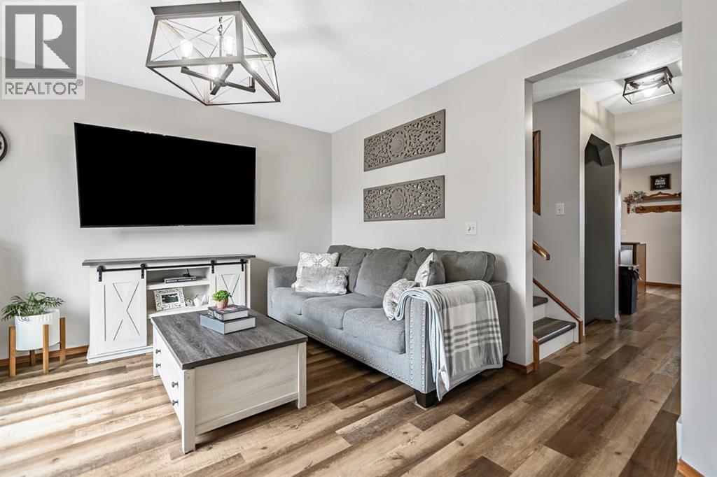 18 Green Meadow Crescent, Strathmore, Alberta  T1P 1H4 - Photo 4 - A2303565