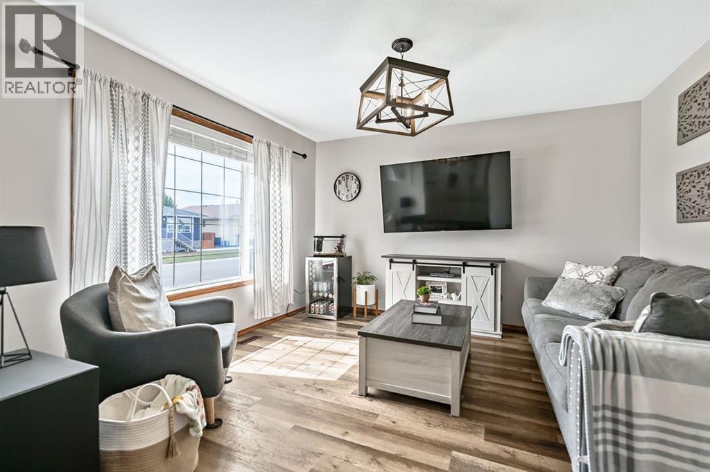 18 Green Meadow Crescent, Strathmore, Alberta  T1P 1H4 - Photo 5 - A2303565