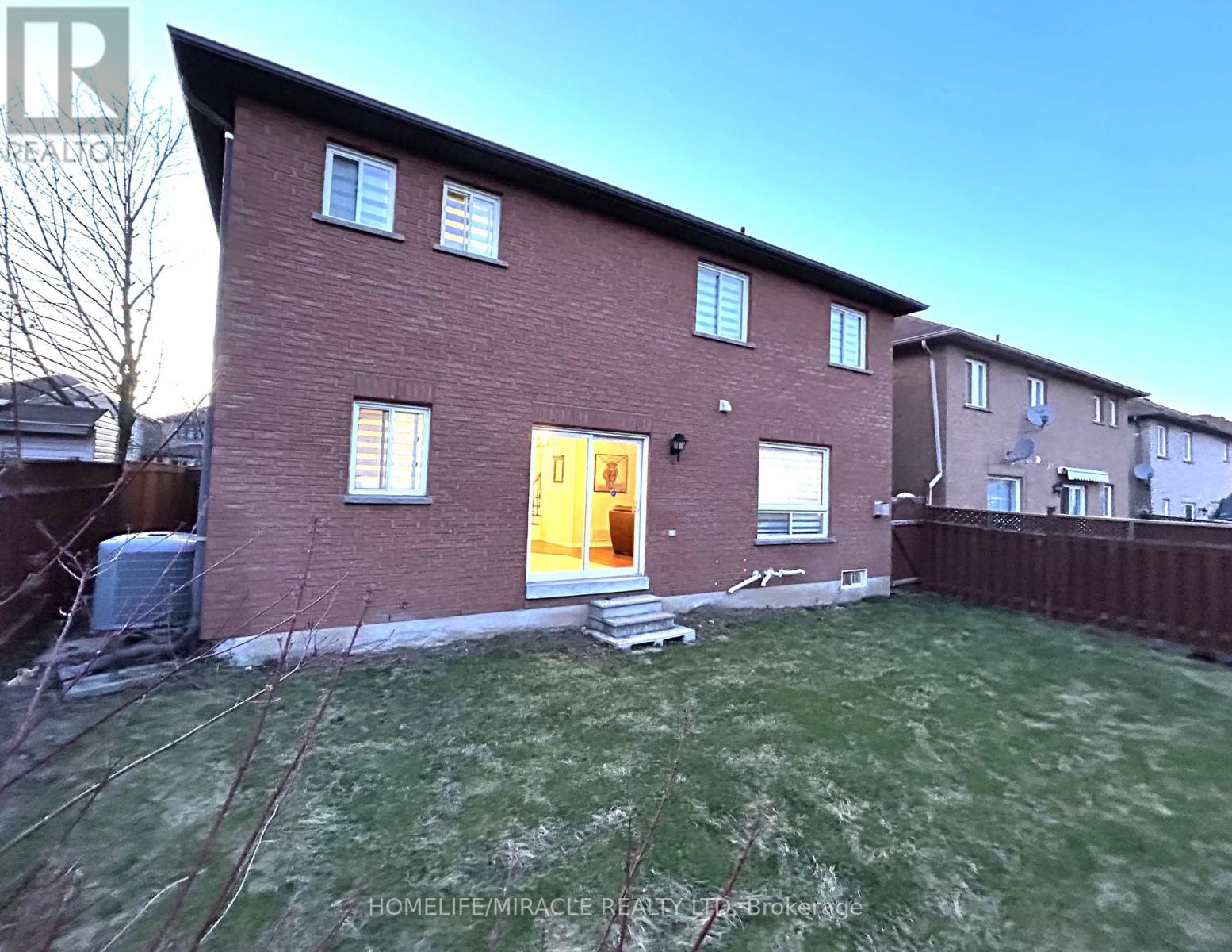 65 Fairhill Avenue, Brampton, Ontario  L7A 2E8 - Photo 30 - W12968006