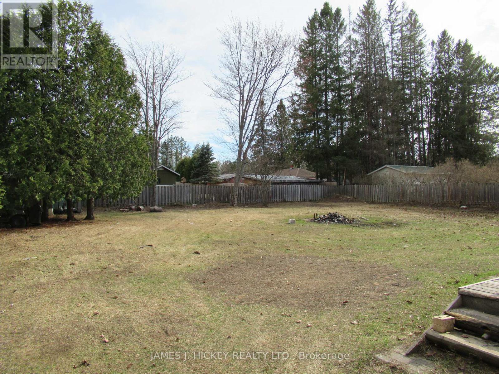 115 Lorne Place, Laurentian Hills, Ontario  K0J 1P0 - Photo 2 - X12823122