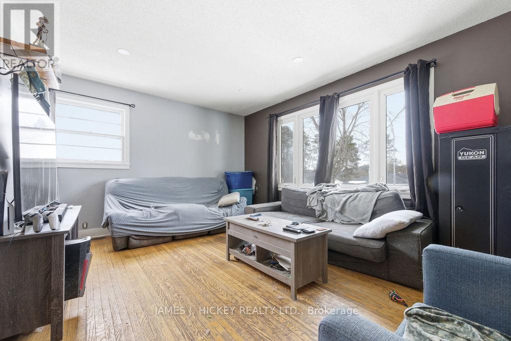 18 Summit Street, Deep River, Ontario  K0J 1P0 - Photo 14 - X12958584