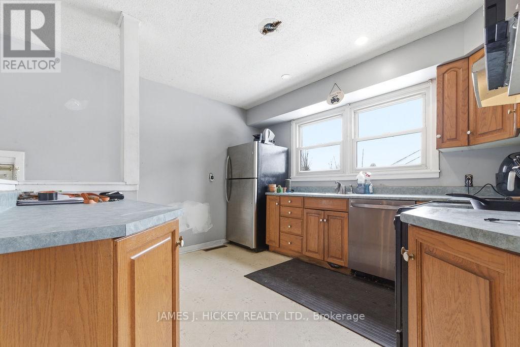 18 Summit Street, Deep River, Ontario  K0J 1P0 - Photo 4 - X12958584