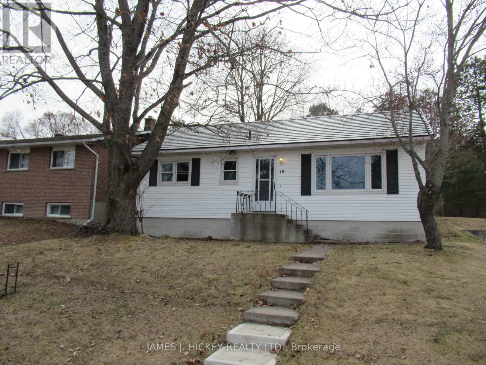 18 Summit Street, Deep River, Ontario  K0J 1P0 - Photo 1 - X12958584