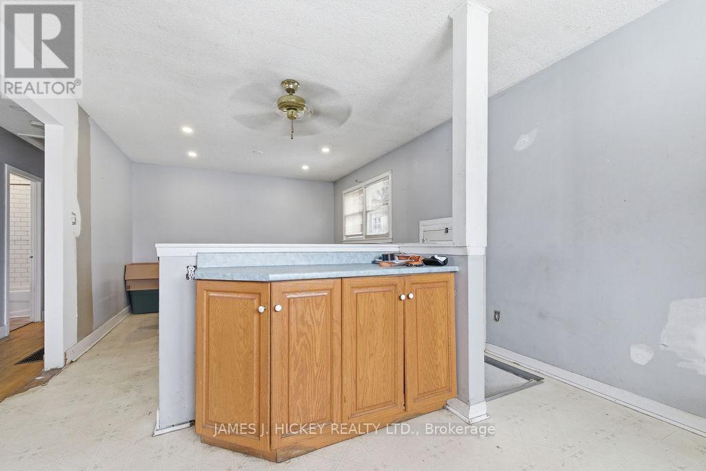 18 Summit Street, Deep River, Ontario  K0J 1P0 - Photo 5 - X12958584