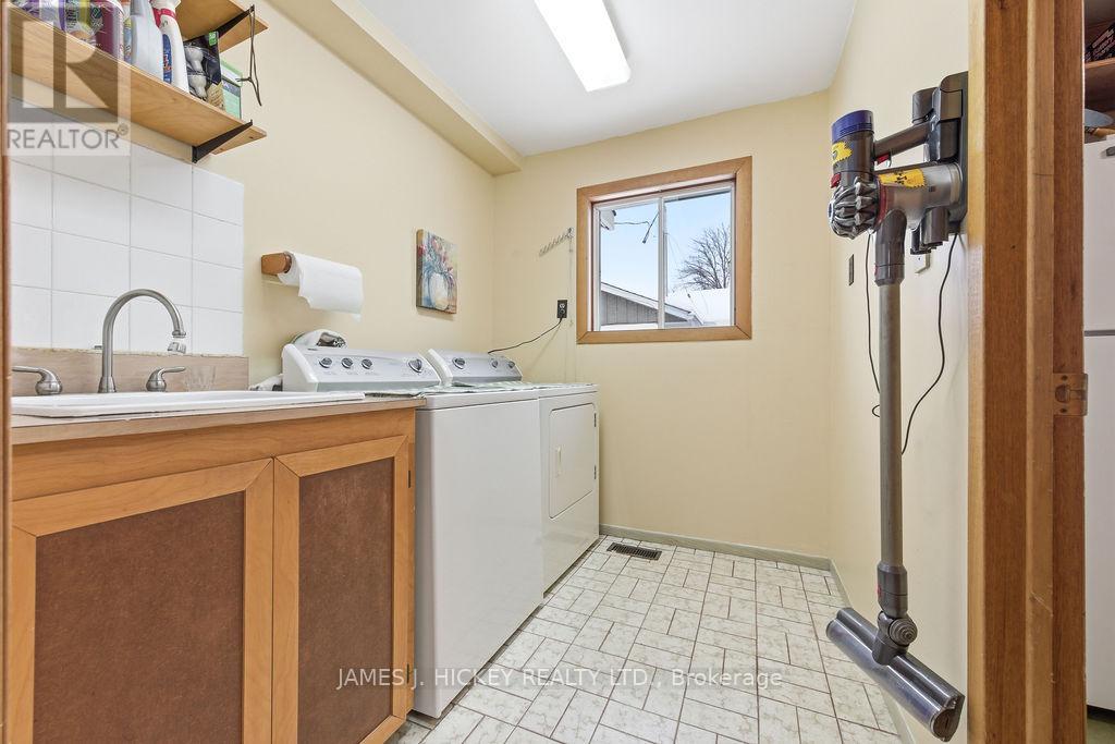 94 Glendale Avenue, Deep River, Ontario  K0J 1P0 - Photo 34 - X12652092