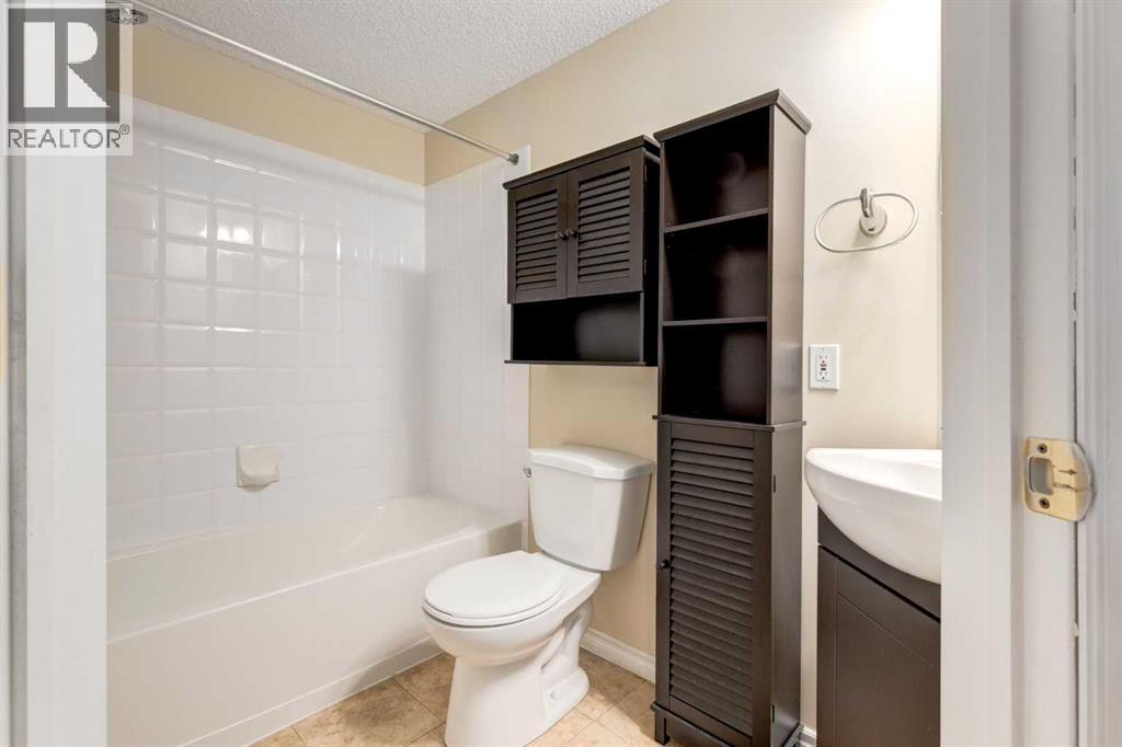 110, 345 Rocky Vista Park Nw, Calgary, Alberta  t3g 5k6 - Photo 17 - A2302687